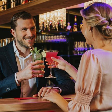 Ortner'S Resort 巴特法兴格 外观 照片 A couple drinking cocktails